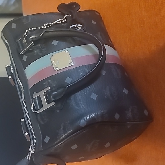 MCM Handbag excellent condition with dog bone - Picture 10 of 10